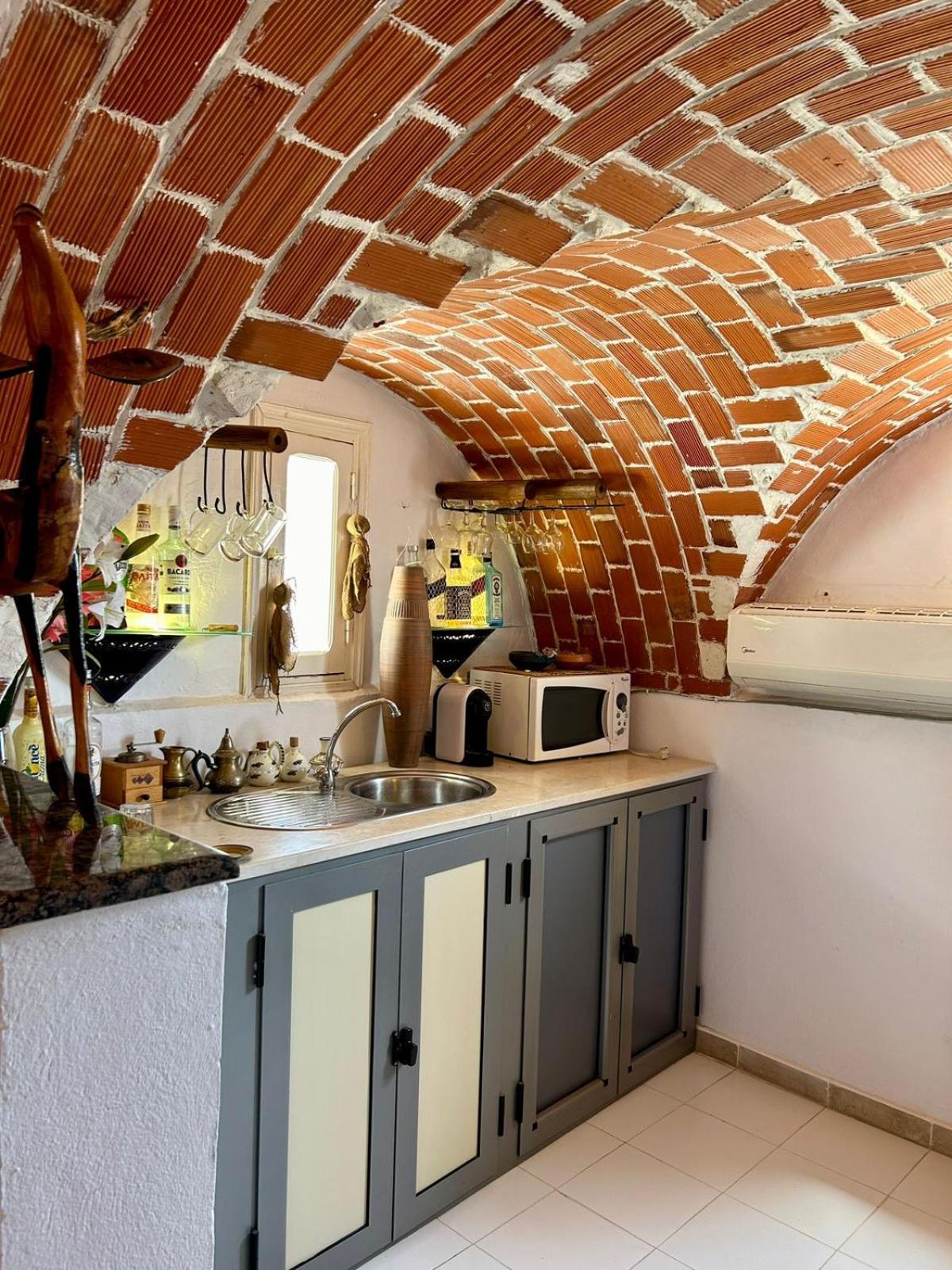 L'Artisan Hotel Harqalah Bagian luar foto
